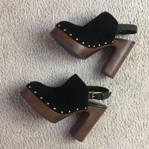 VINCE CAMUTO/BLACK”ITHERNDA” STUD HEELED CLOGS